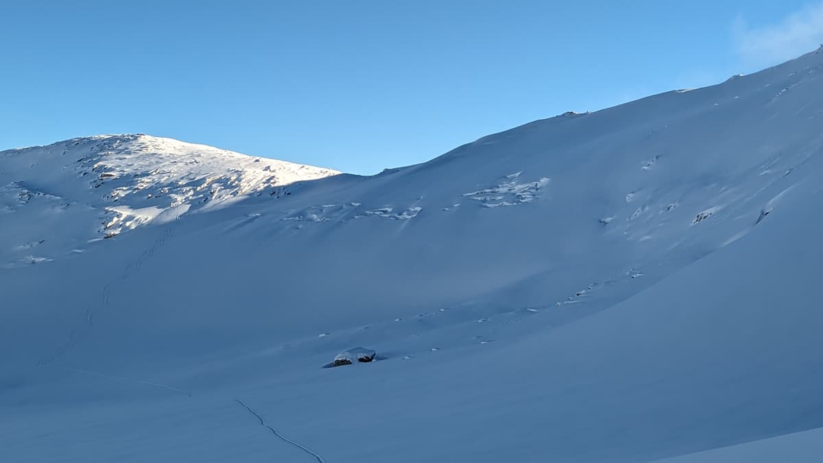 Open Crevasses below spearhead shoulder 