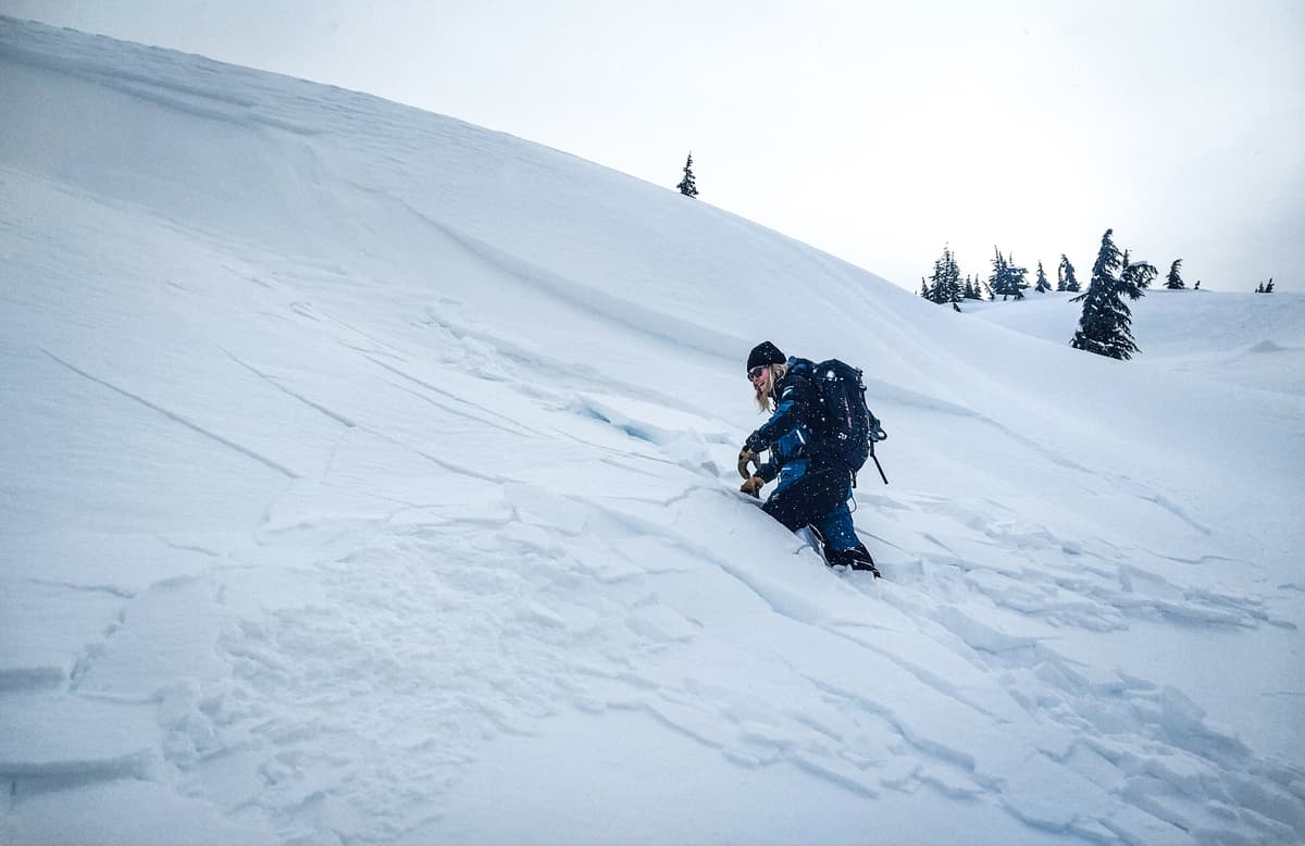We intentionally made this avalanche on this small, wind-loaded convex roll. . The slab was 30 cm deep. 
