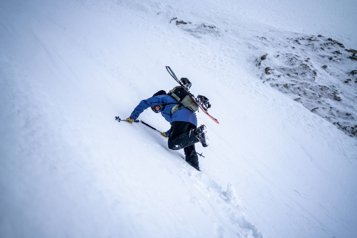 Starting from the little ledge on the left of the couloir
