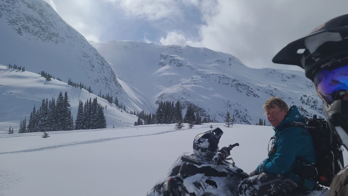 Fresh avy mid pic on Tenquille Glacier North aspect