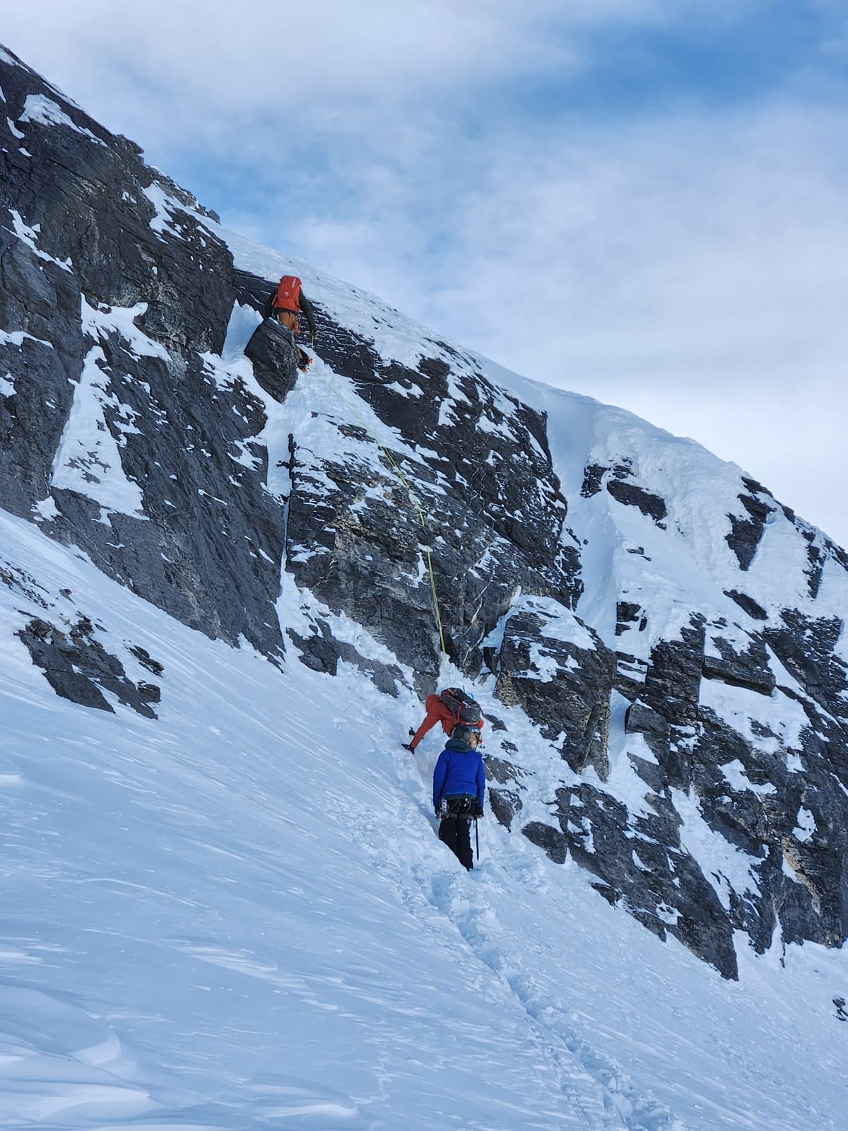 Rock step to reach the summit. 2 bolt station where the top person is.