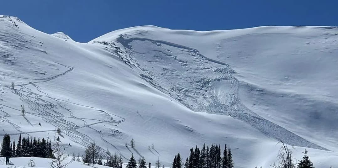 SZ3 remoted 48 hours earlier from lowermost switchback; pit located on left at mid height.