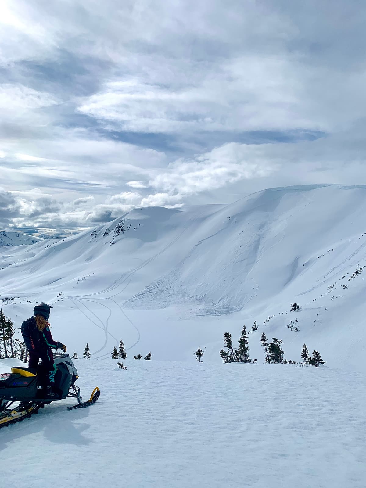 Older, large natural slab avalanche from the warm up more than a week ago. 