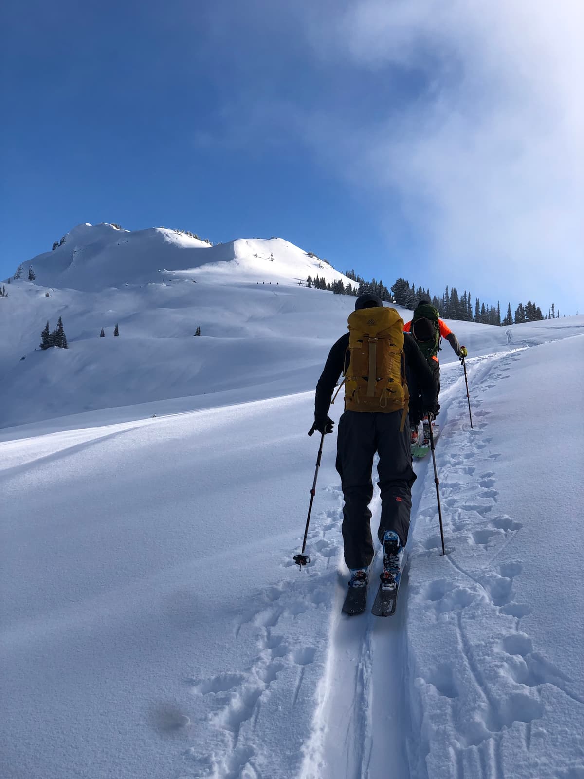 Approaching the first snowy knoll. 