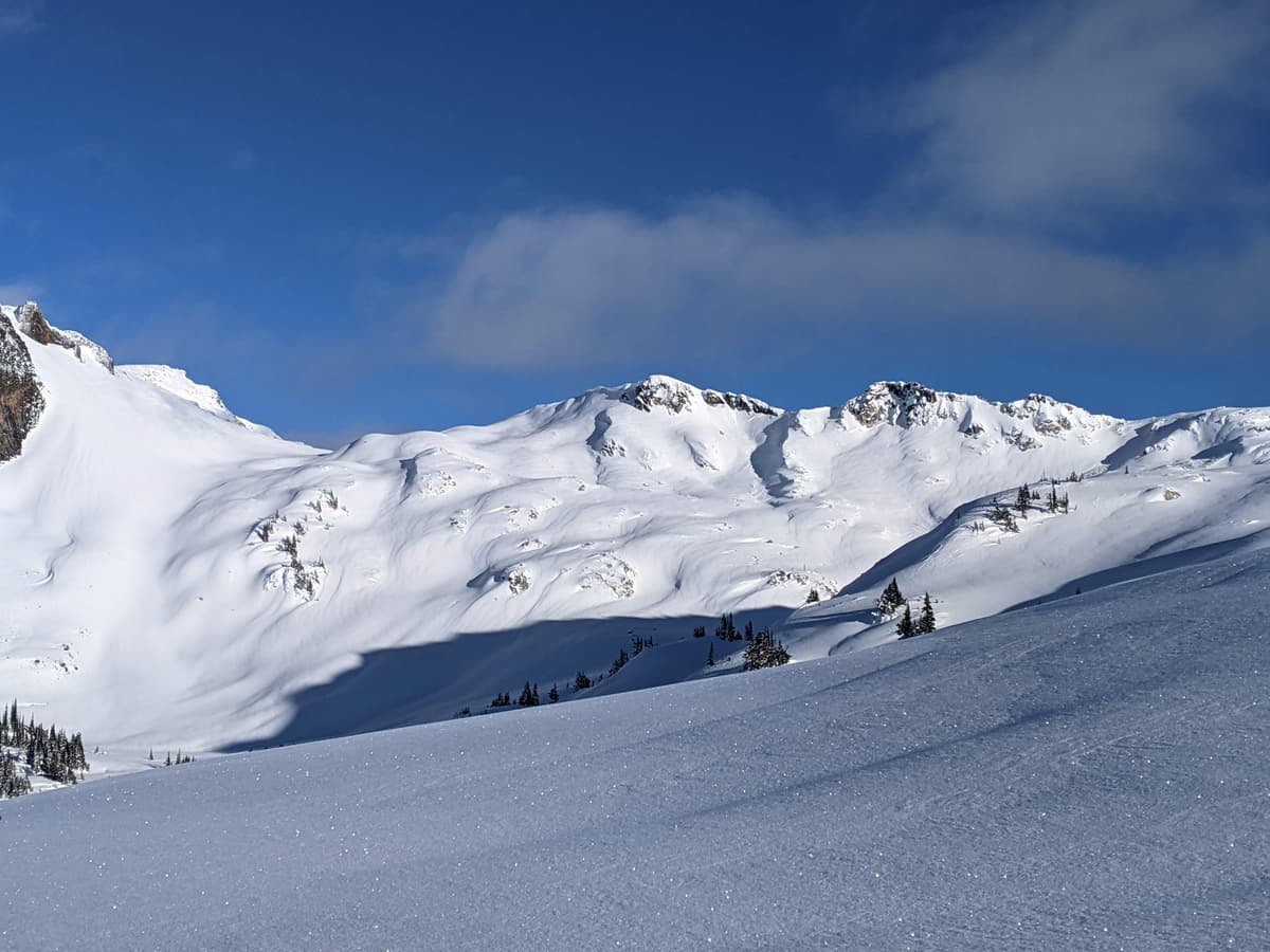 2 or 3 fracture lines visible below the ridgeline