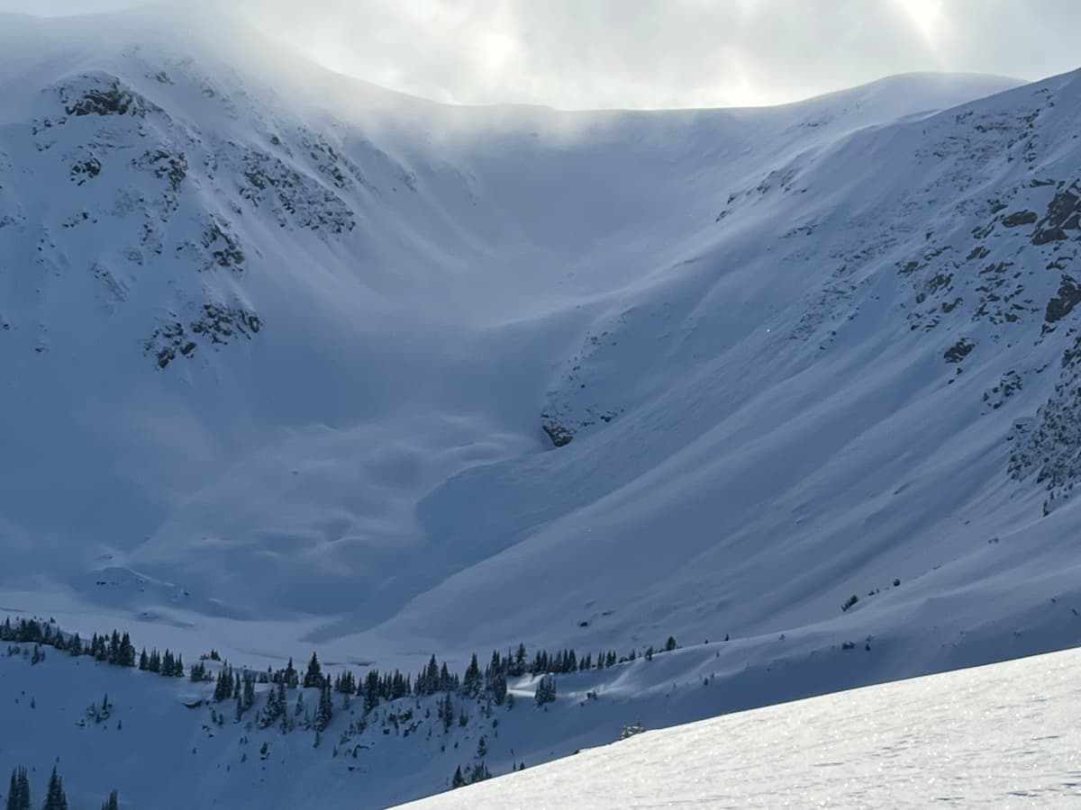 East facing aspect 2500m. Large cornice failure entraining loose snow on rocks but not pulling slab.