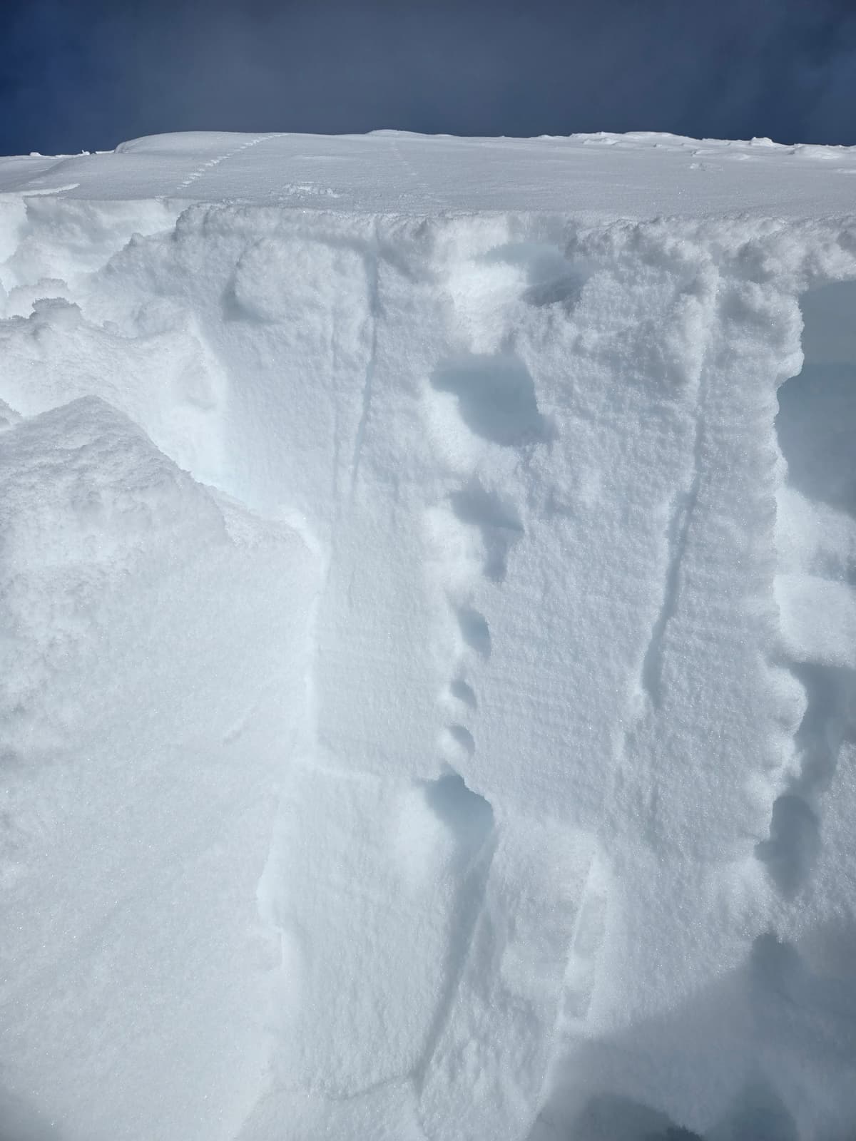About 10-15cm of unconsolidated snow on top of never ending facets. 