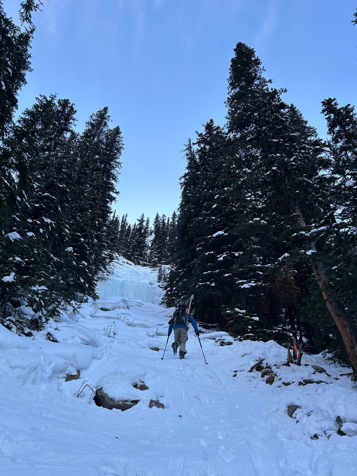 Icy & thin conditions on the head wall 