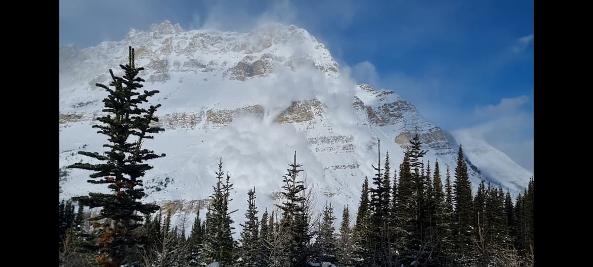 Natural avalanche at 1030am