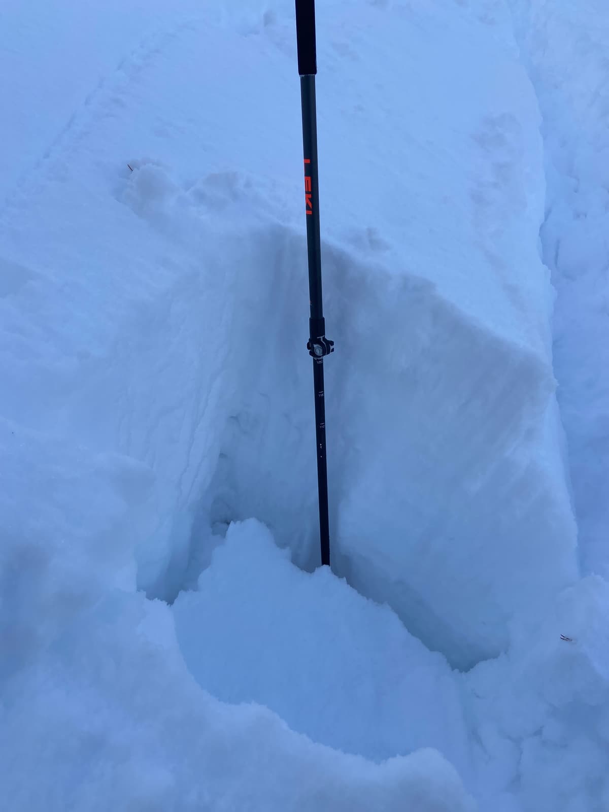 Hand shear at about 1800m pulled about a 50 cm storm slab, fairly resistant with a rough fracture surface on small facets