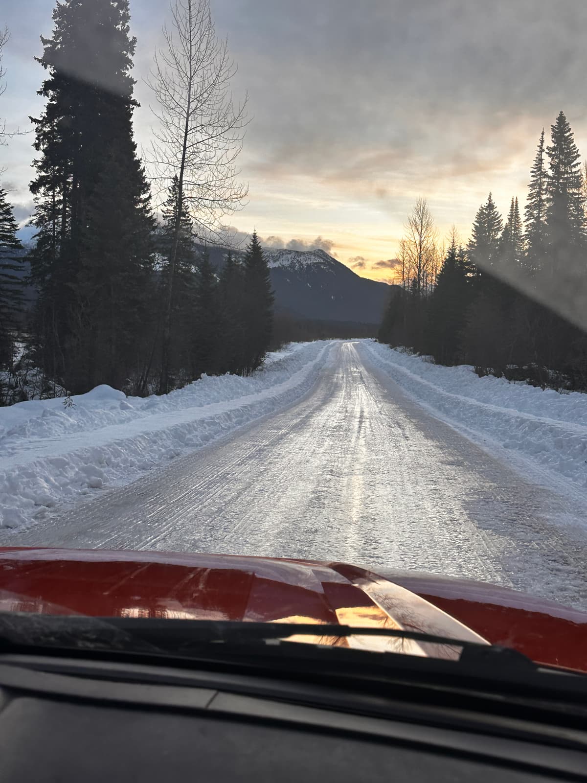 The road in is a sheet of ice... bring your studded tires or chains if you want to get up the 10km hill.