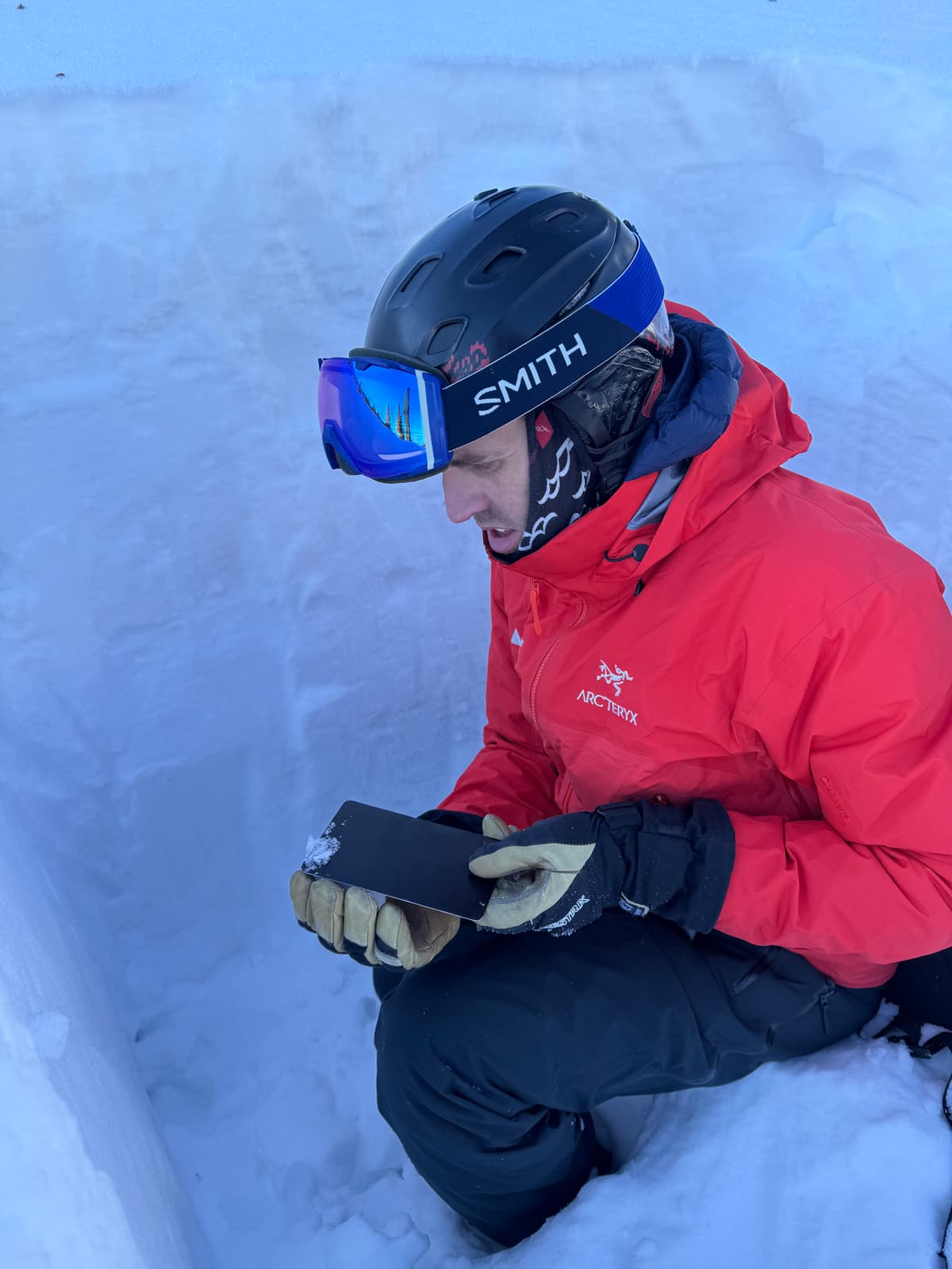 Hunting the Jan 2 surface hoar in a test profile at 2200 m.