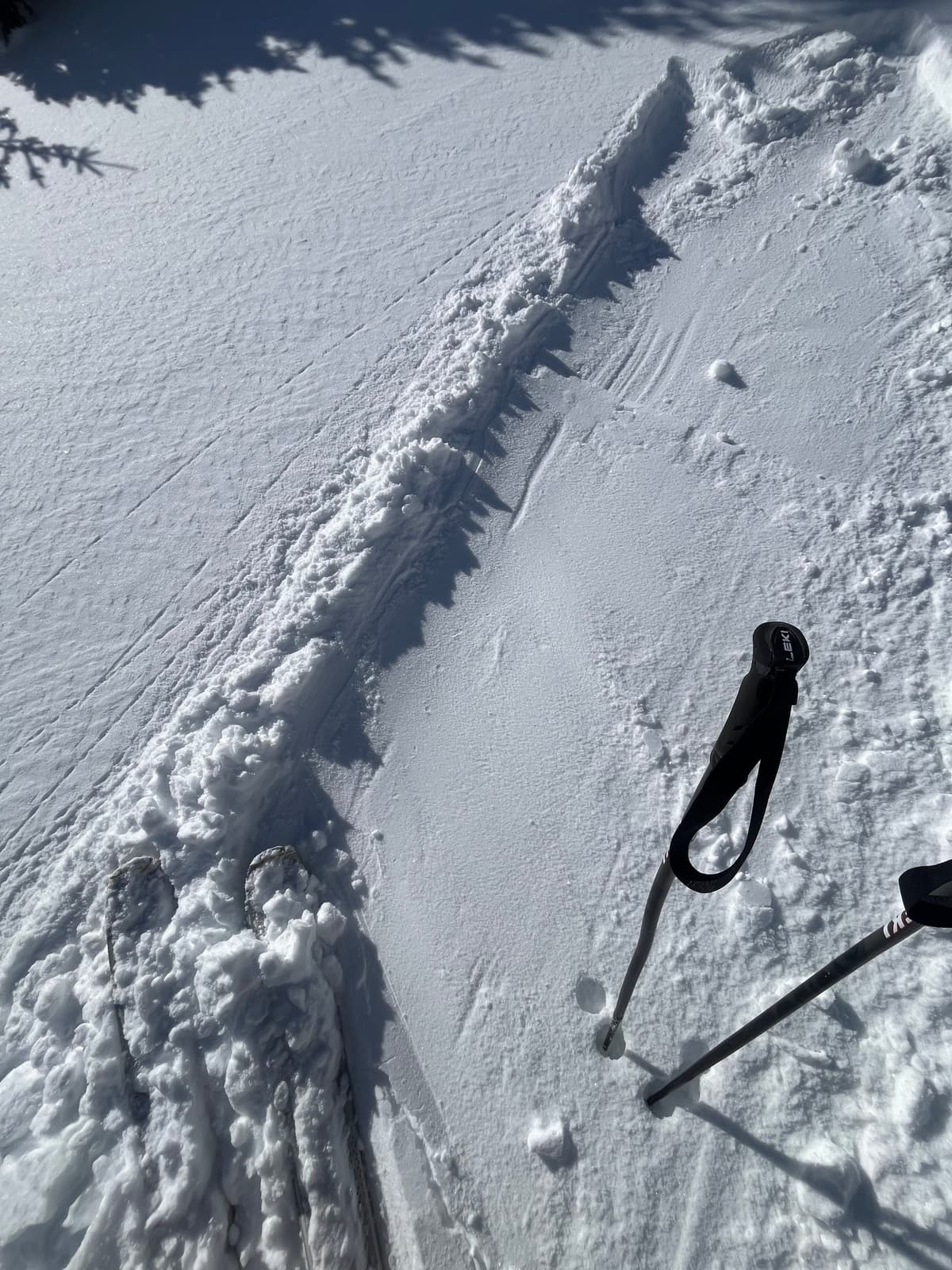 poor bonding between new snow and refrozen layer