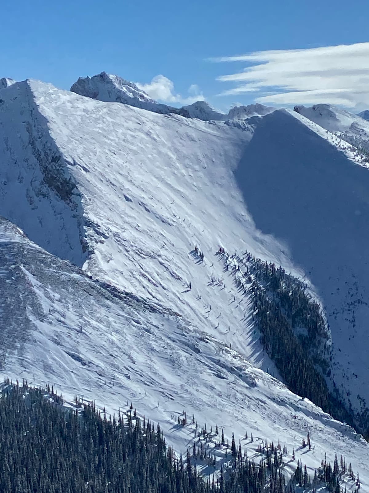 Large avalanche can be see on a NNW aspect just below the ridges.  We didn’t see any other avalanche activity 