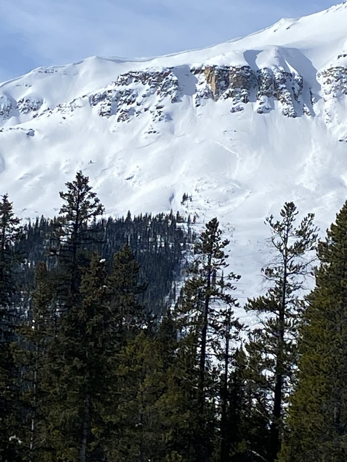 Bow Peak south sz 2+ 2400m NE 