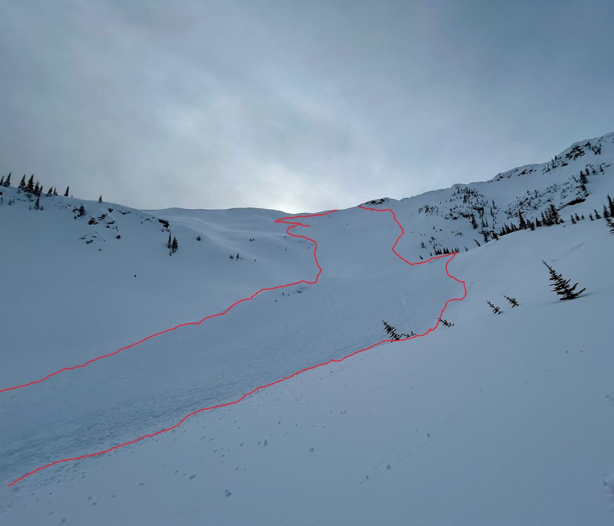 Avalanche in Radar Bowl from the end of the runoff, annotated (3/3)