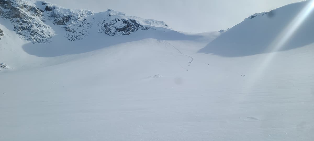 Cornice fall on Tenquille glacier