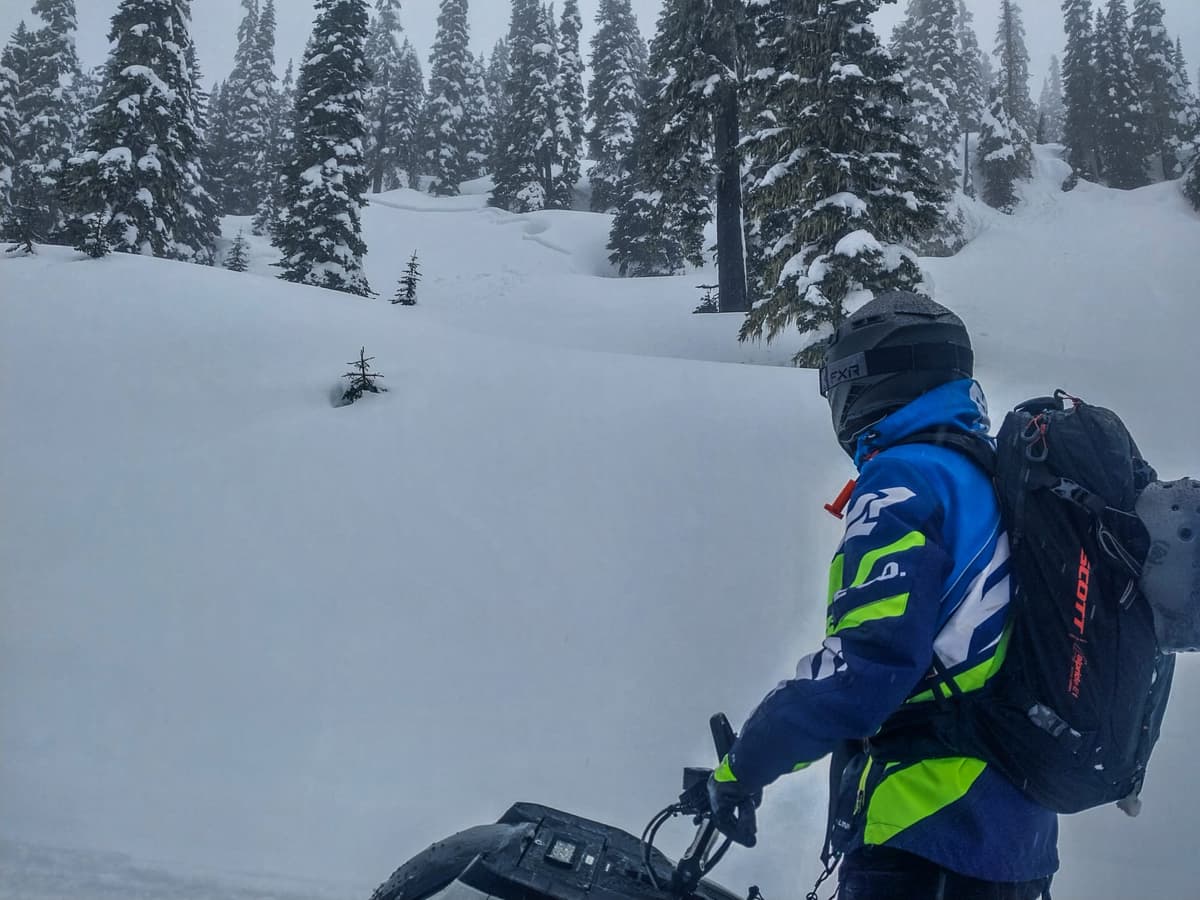 The same avalanche as the previous photo.