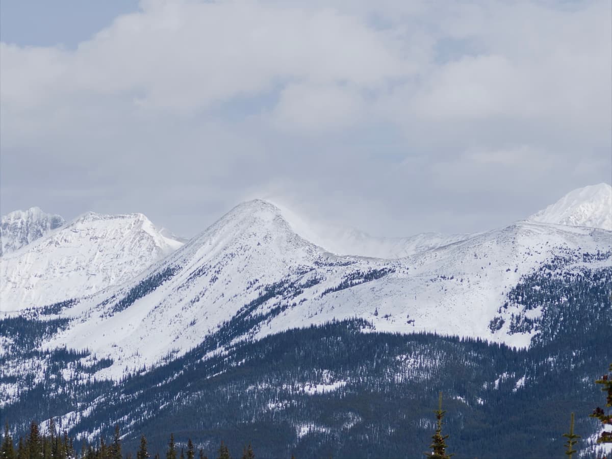 52.71241N, -117.68354E - photo taken location, probably looking NE
2158m altitude @ 12:31:
Wind Lip on far mountain 