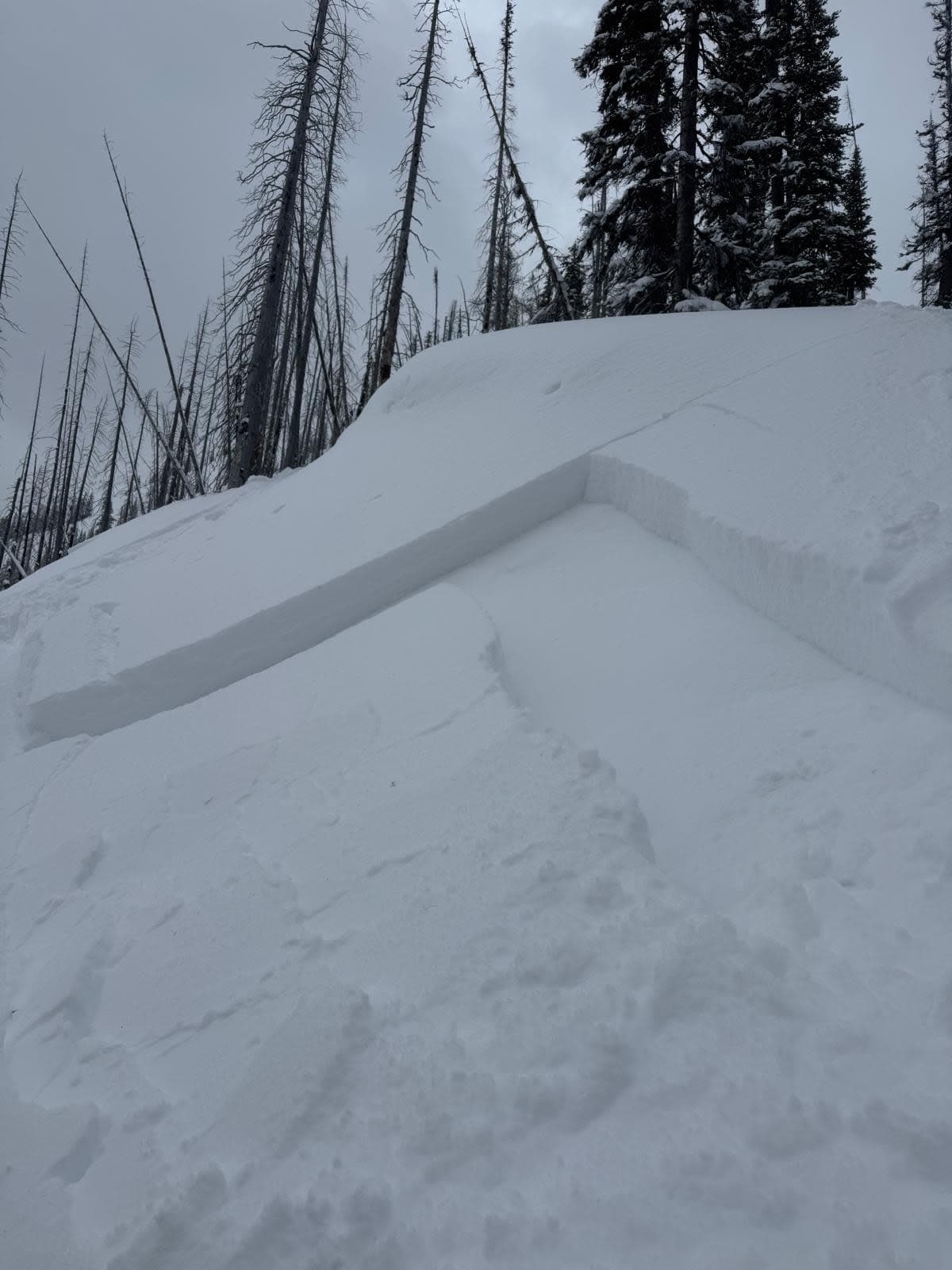 Numerous small pockets between 30 and 40cm deep. 