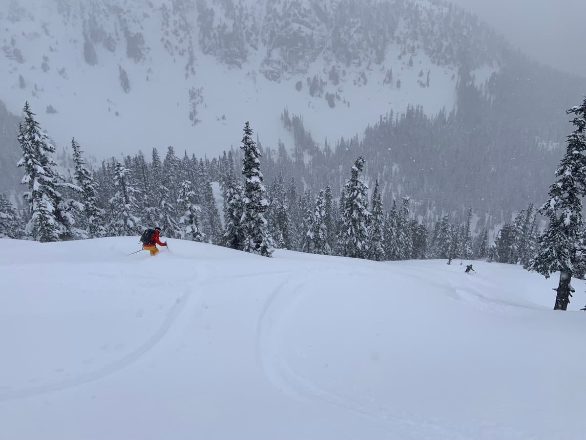 30-40cm of unconsolidated fist snow on North aspects 