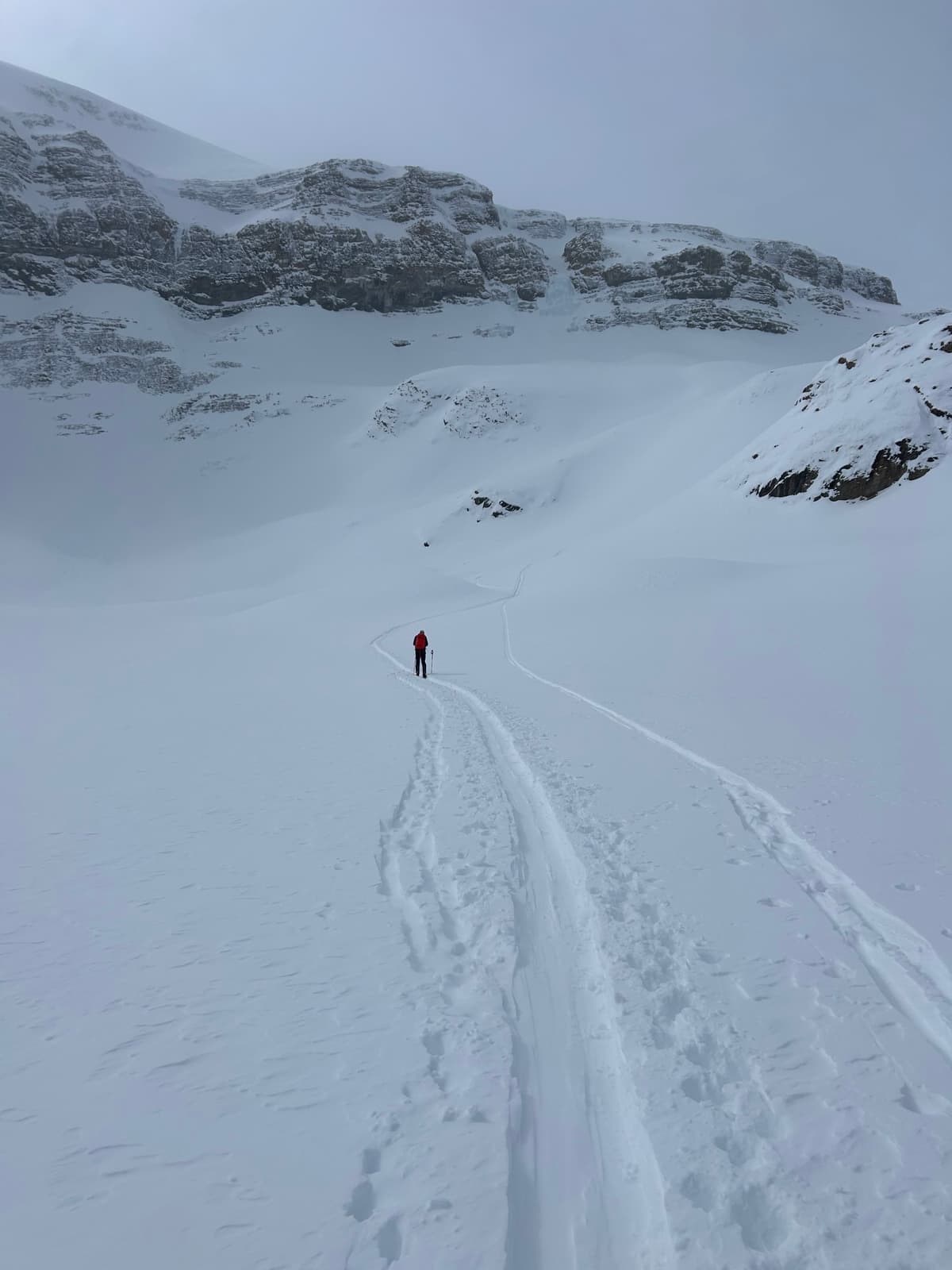Approaching hut, no sign of any avalanches.
Chilly day, snow 15-20 cms before firm crust