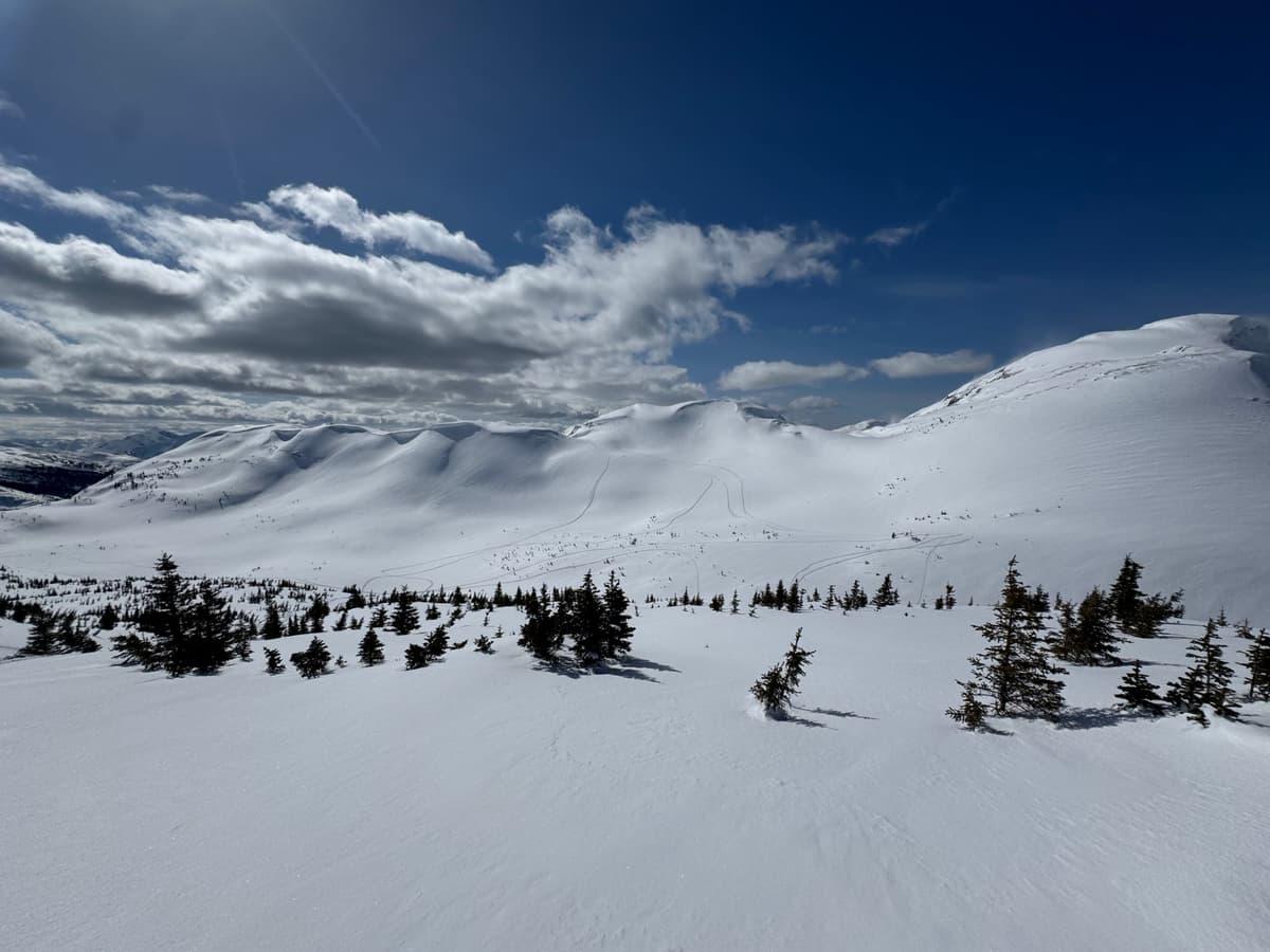 All of the ridgetops have large and intact cornices. 