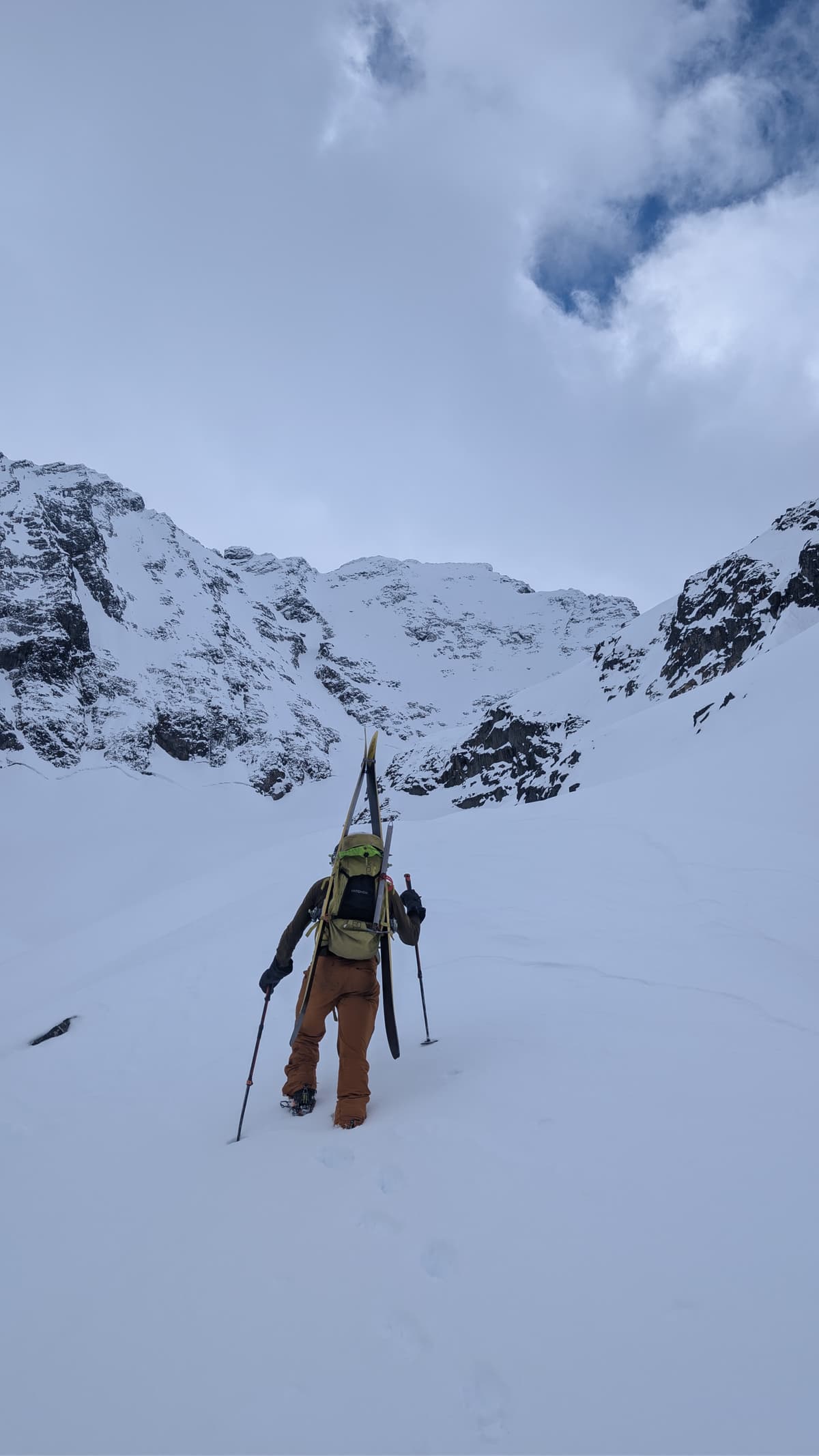 Line in the background, 1600m, mix of hardpack and softer crusts