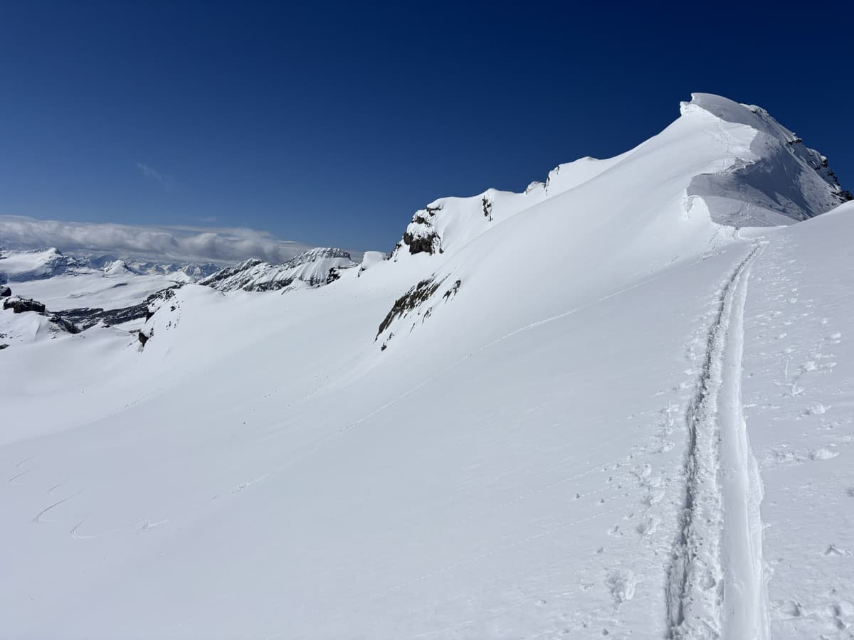 Huge cornice on top of Collie - 50deg on the backside with min crampon pen - sketchy!