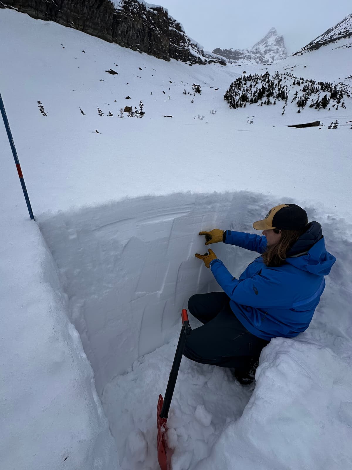 Paul points to the depths where the snow changes from wet to moist, and from moist to dry at 1750 m at treeline.