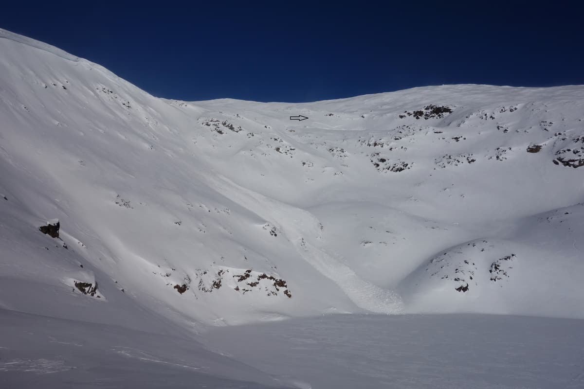 Black arrow shows slide from today. Large slide from crown under cornice to lake, from the weekend?