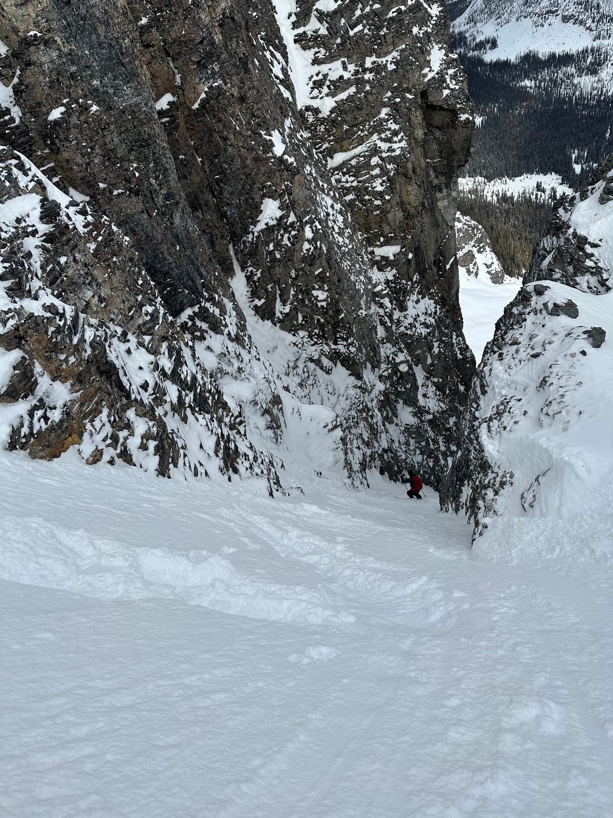 In the Couloir, we found a decent amount 20-30cm of snow with a solid crust underfoot. Made for some sporty turns.