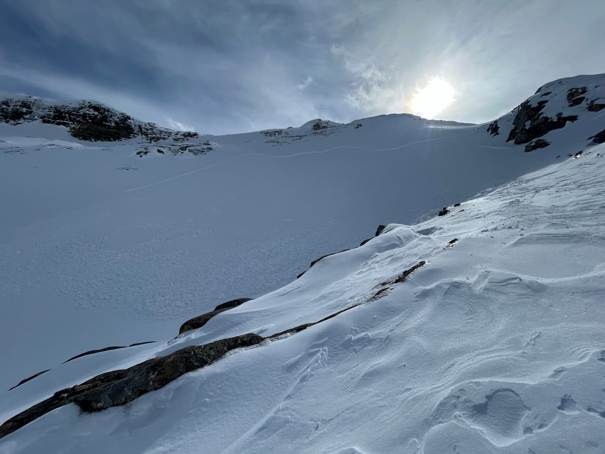 Entered lookers left tries a silly ski cut didn’t succeed. Triggered at thin spot lookers right and got carried short distance. Unable to self arrest on slow moving debris. Was able to stand up and ski away after debris stopped.