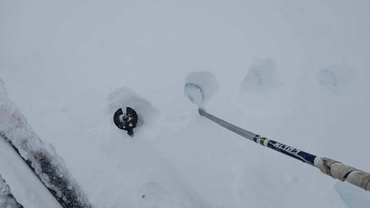 Snow depth before new snowfall at brandywine glacier (115-120cm pole in there)