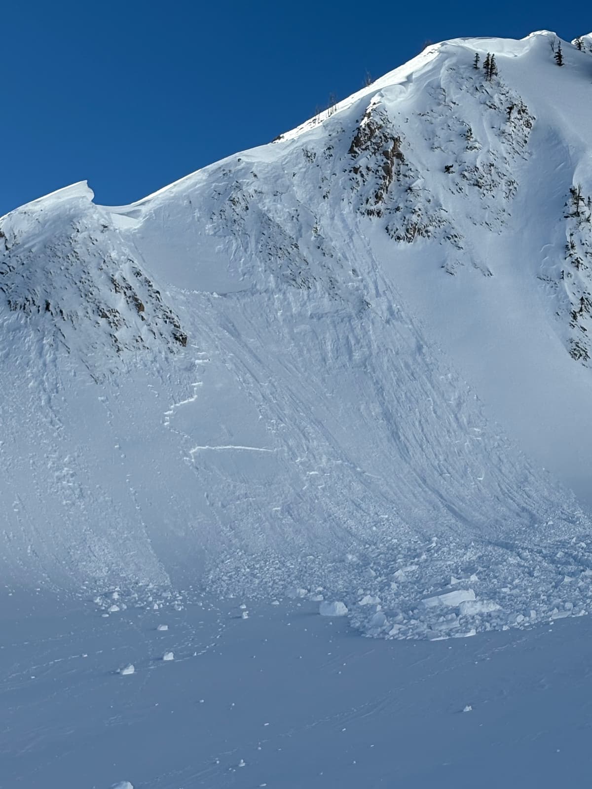 Textbook cornice failure -> slab trigger. Likely early this week.