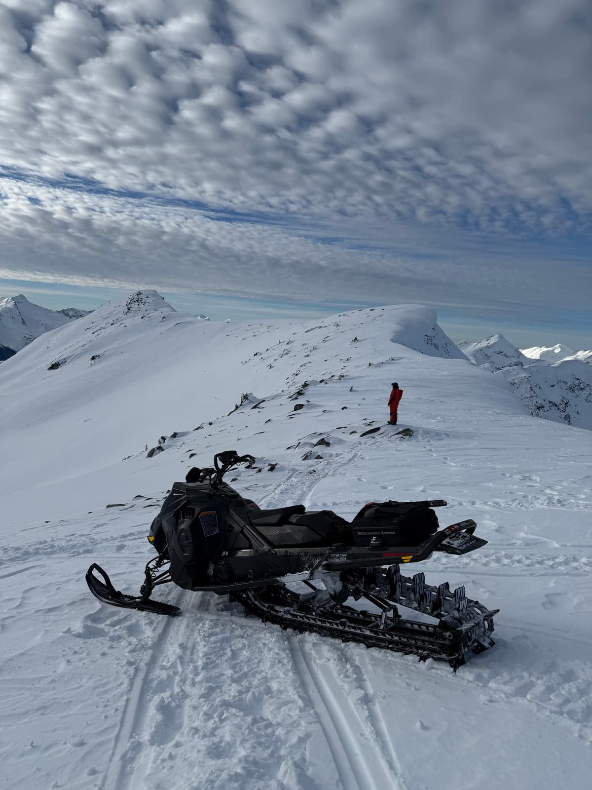 Great views and easy travel made for a nice day to explore the many passes that link around Tommy.
