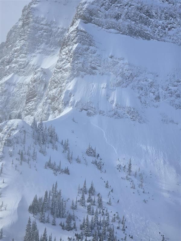 Slab avalanche on a wind loaded shoulder
