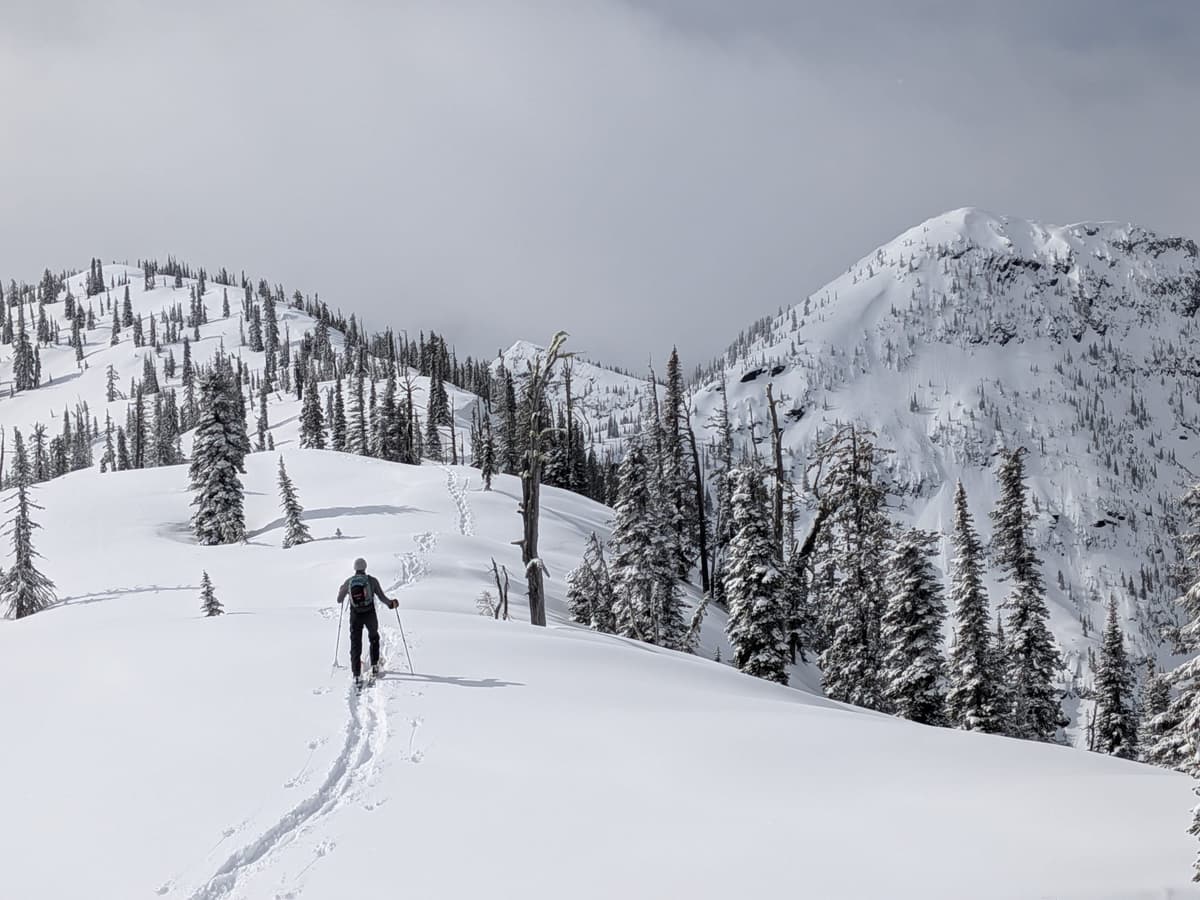 Setting the skin track up the ridge.
