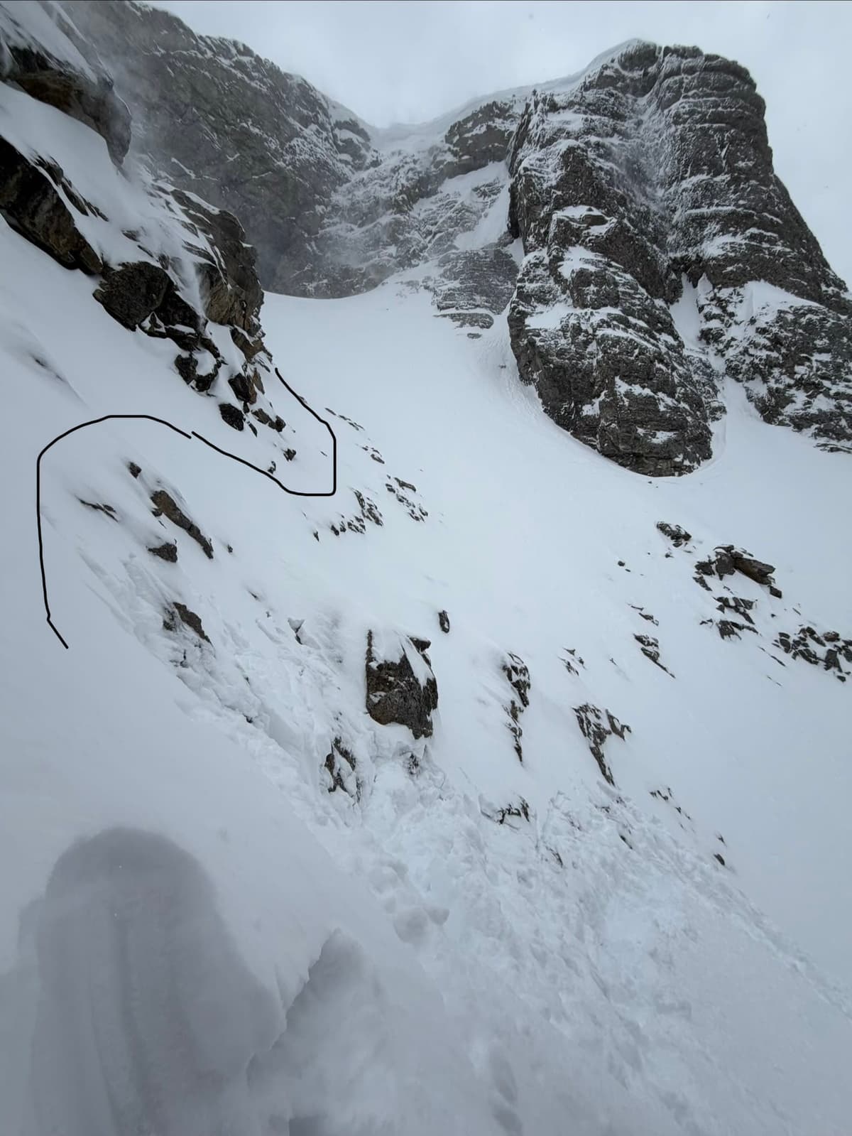 sketchy climb on the way up, didnt want to go too much inside…
You can also see a big cornice from some cross loading